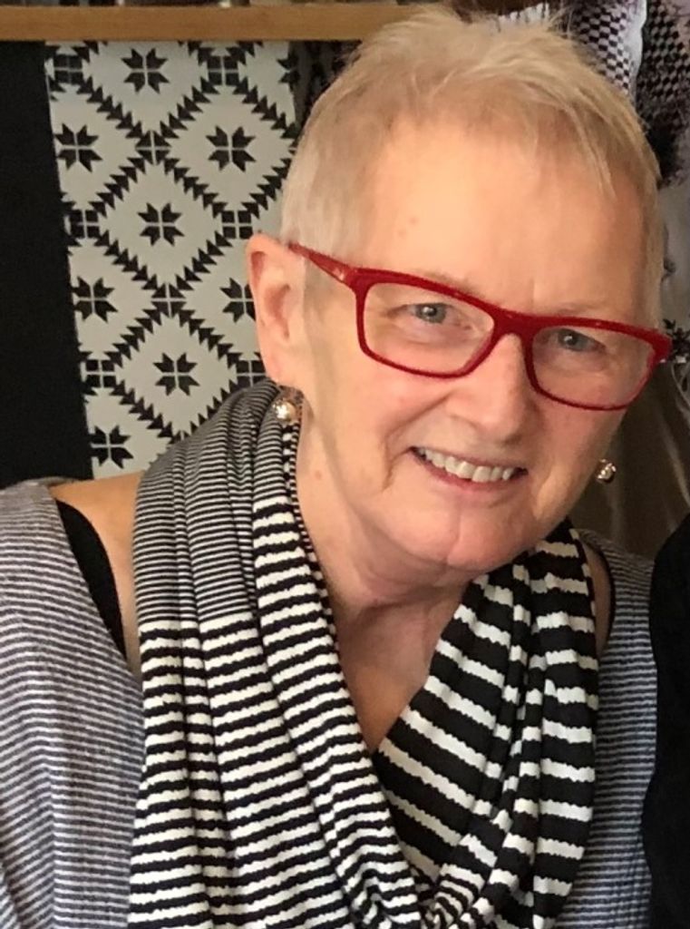 Carolyn Margaret (Tompsett)  Holmes Profile Photo