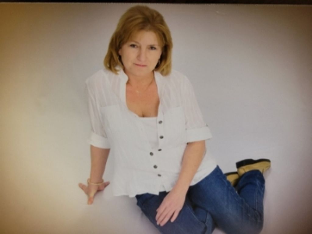 Shannon Sue Hahn Profile Photo