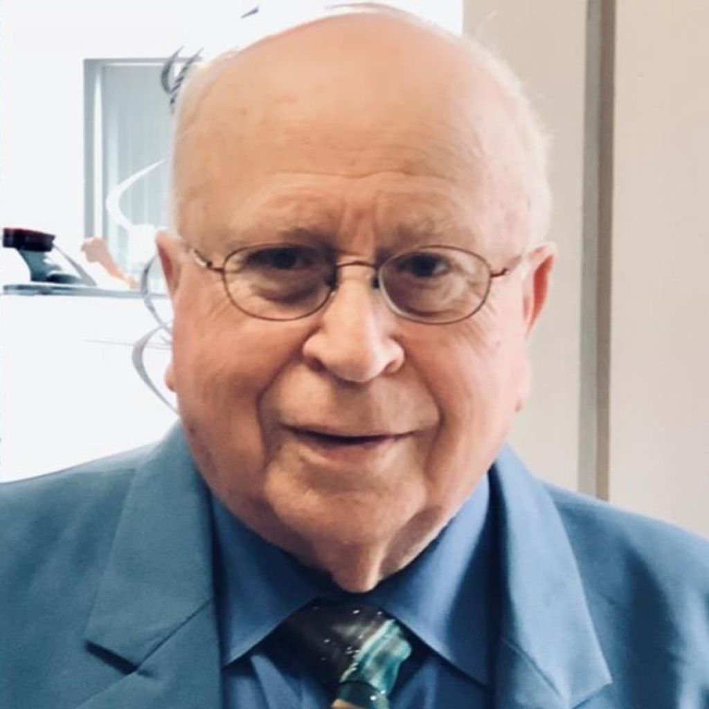 Elliott Perry Profile Photo
