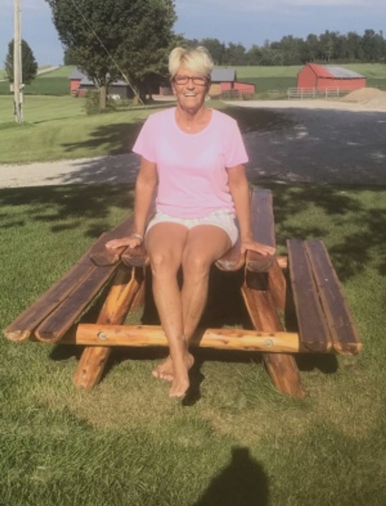 Nancy Louise (Woods)  Attonito