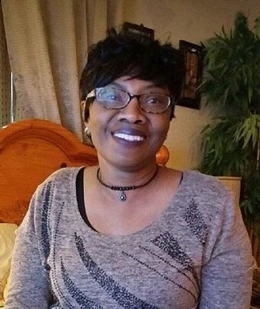 Linda Cross Profile Photo