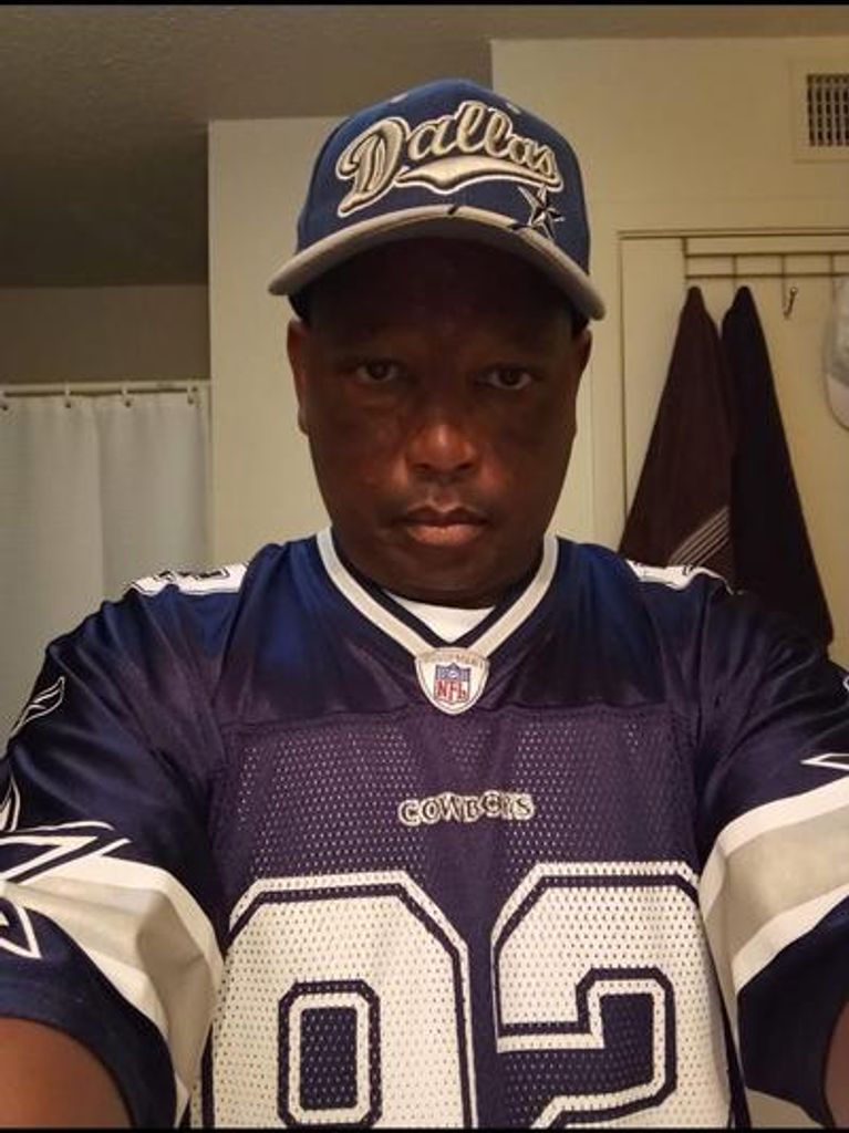 Marcus D Ross