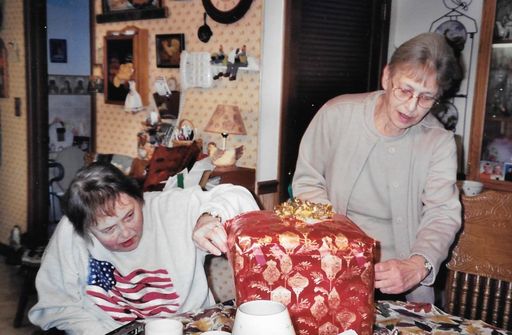 Linda L. Dilling photo gallery thumbnail 47 of 79