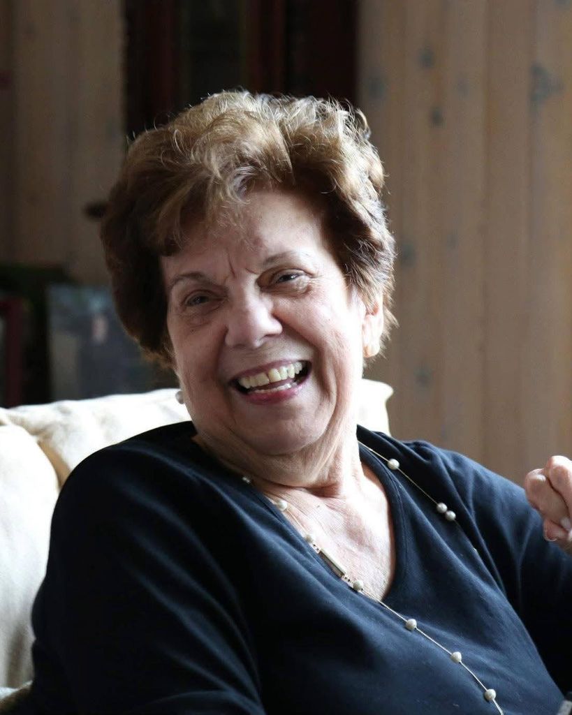 Nicoletta Young Profile Photo