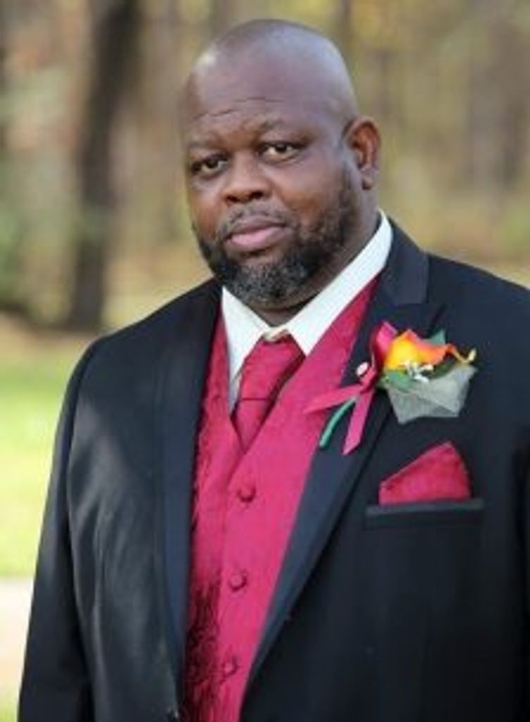 Avery Layon Robertson, Sr. Profile Photo