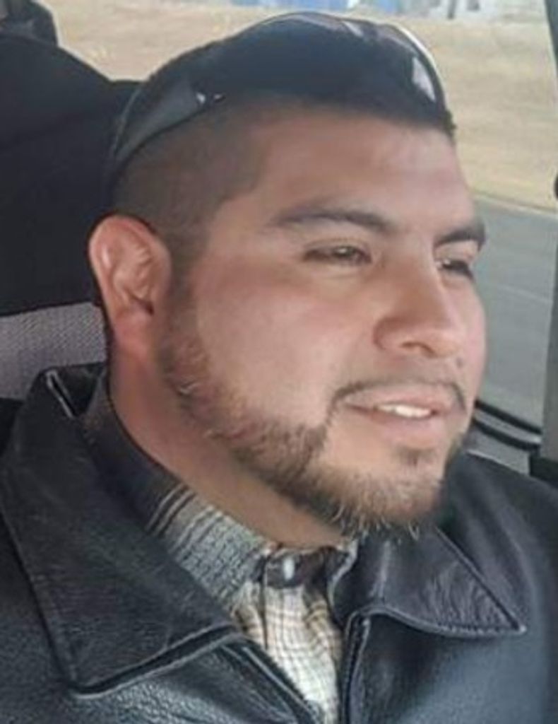 Manuel Bustillos Cernas Profile Photo