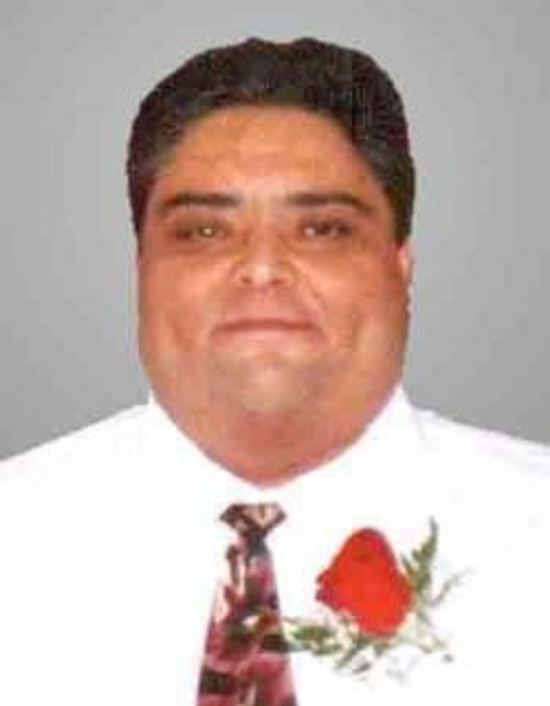Ra�L Flores, Jr. Profile Photo