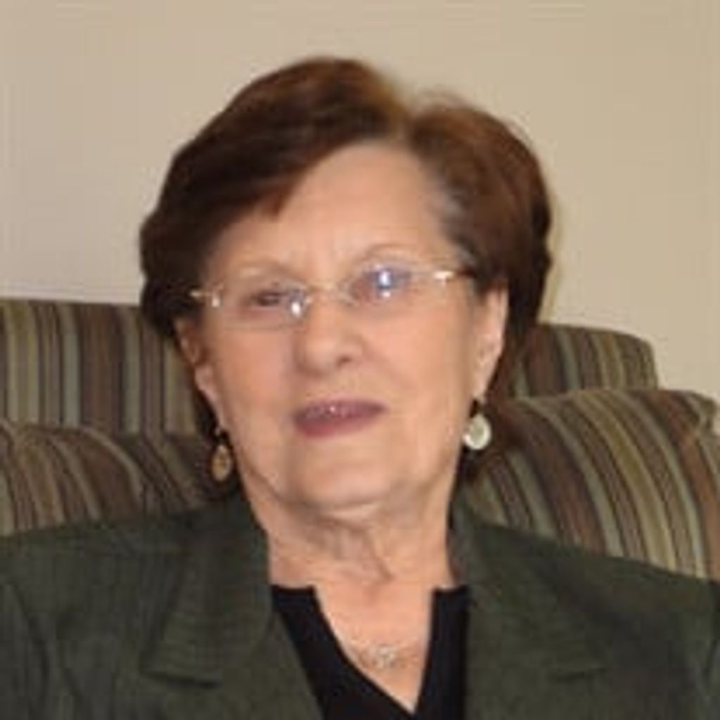 Laura  M Davis