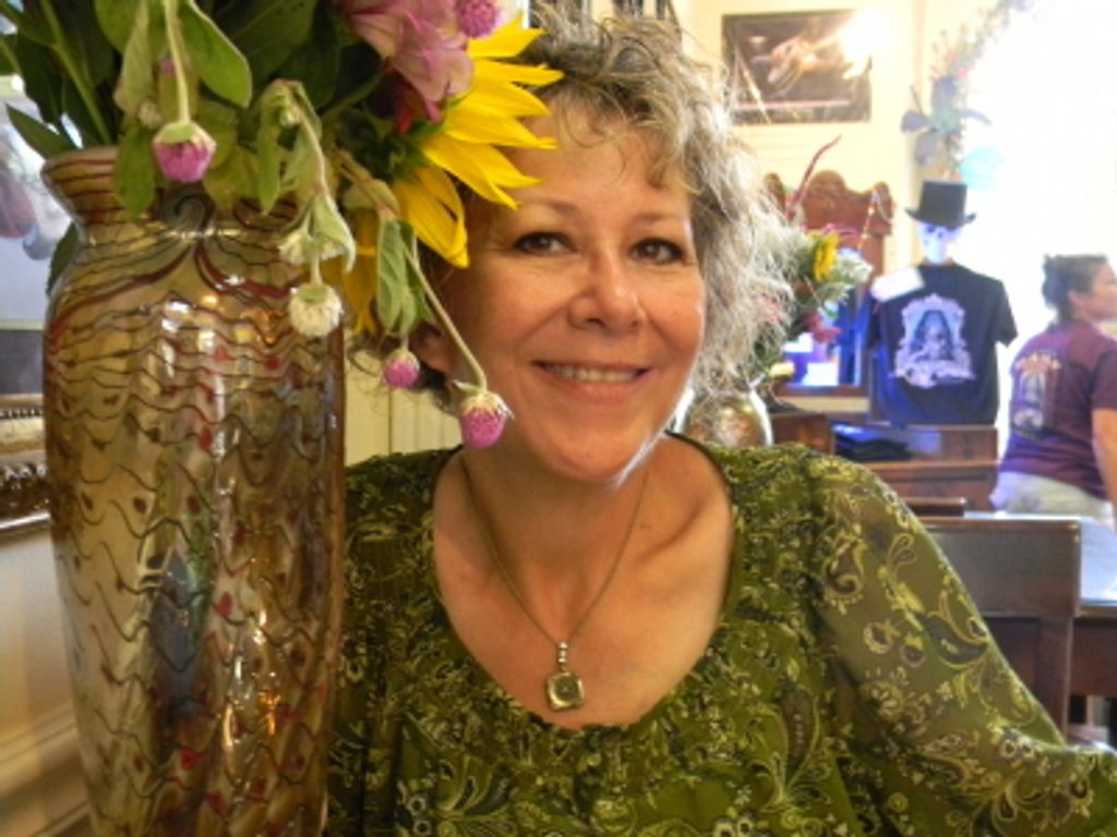 Mary L Bueno