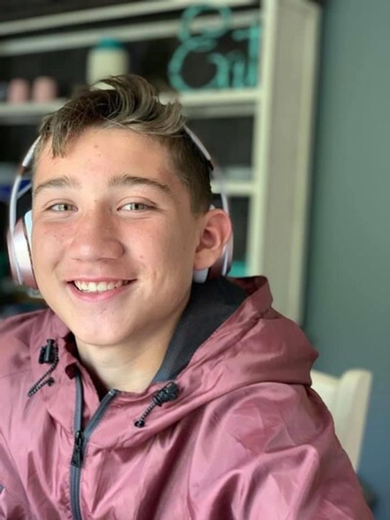 Ezra Alvarez Profile Photo