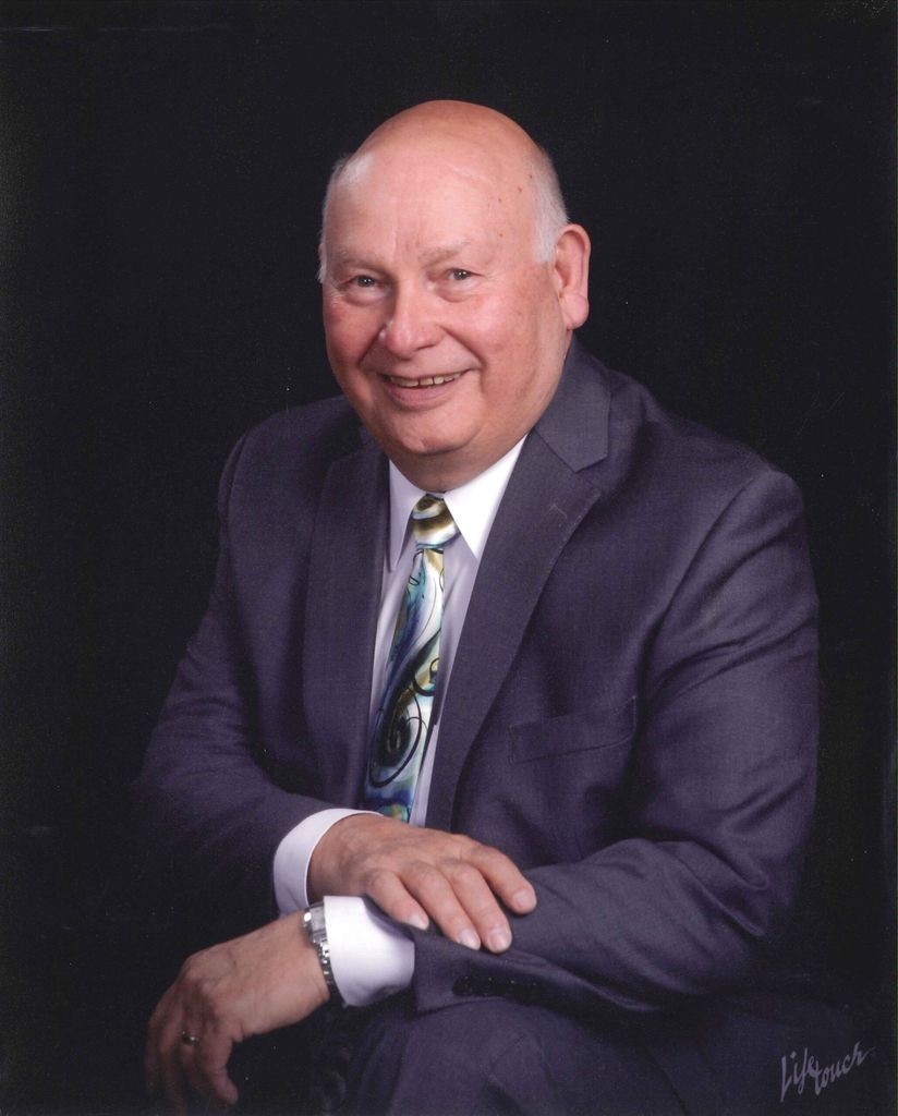 Robert Holmes "Bob" Martin Profile Photo