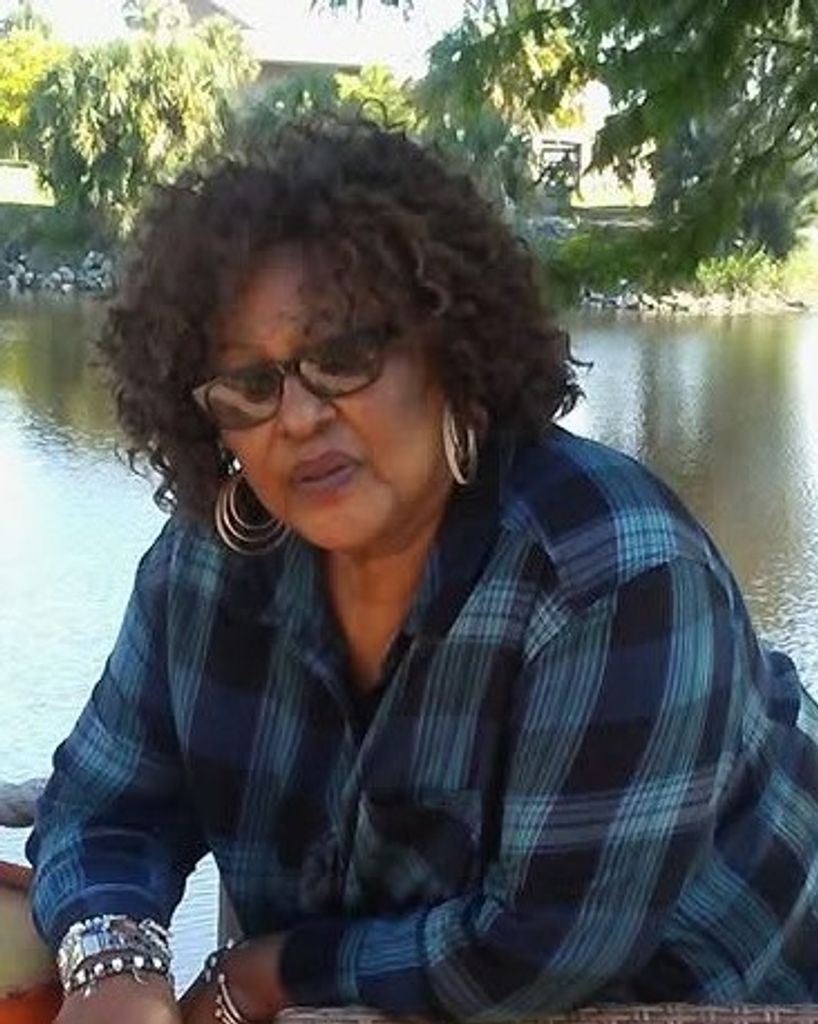 Jacqueline Deloris Small