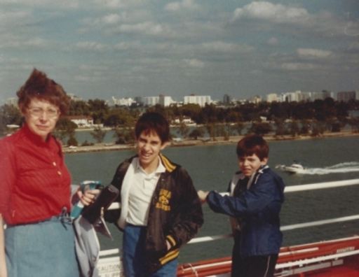Karen Browning Penisten photo gallery thumbnail 56 of 200
