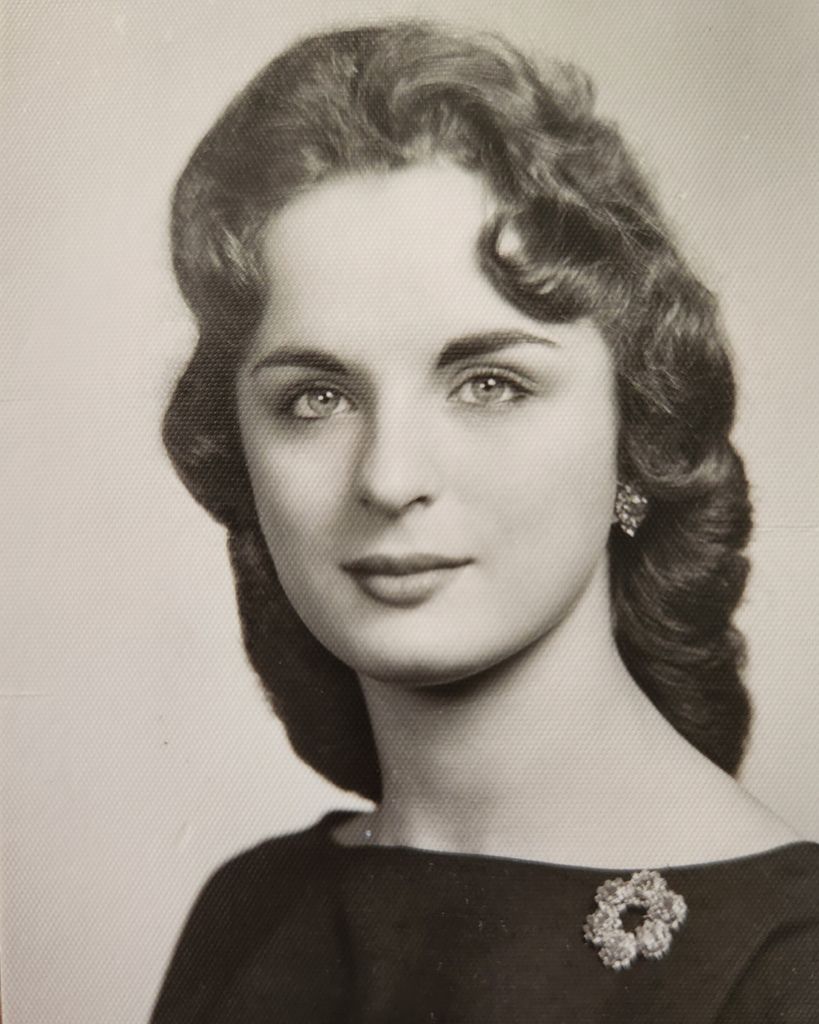Nancy Leona Straub