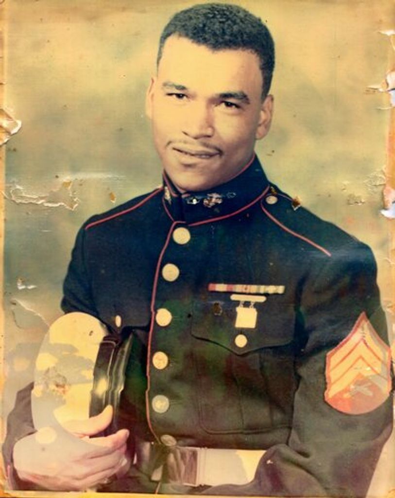 Freddie Jones Profile Photo