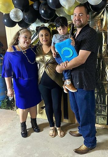Karen Lizbeth Medellin photo gallery thumbnail 42 of 204