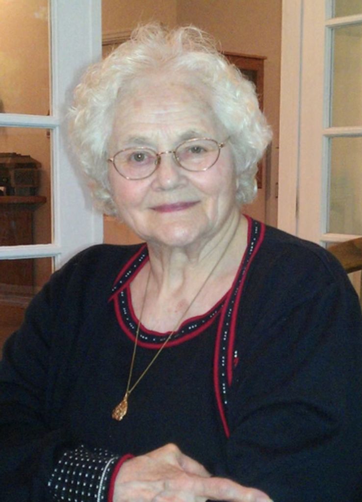 Julia Mae Lewis Profile Photo