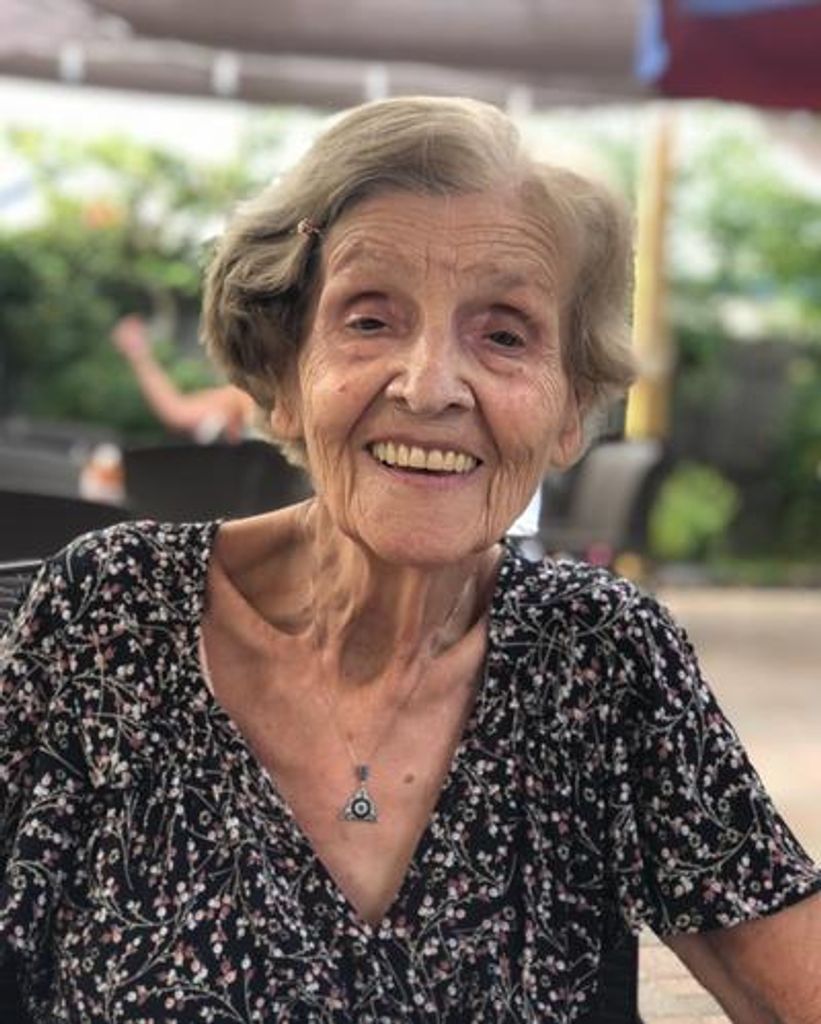 Emine Koparan Profile Photo