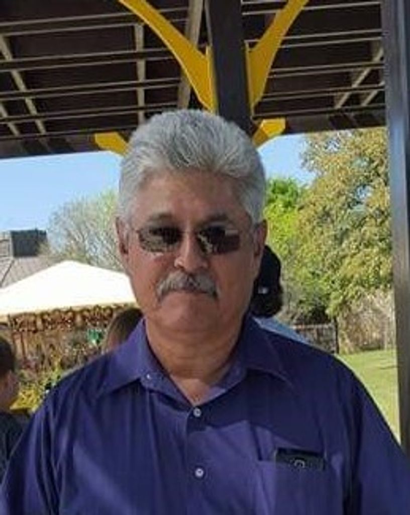 Manuel Flores