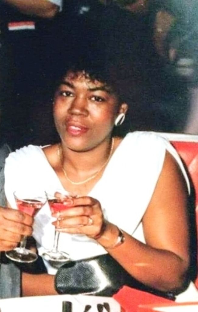 Renee' E Mills