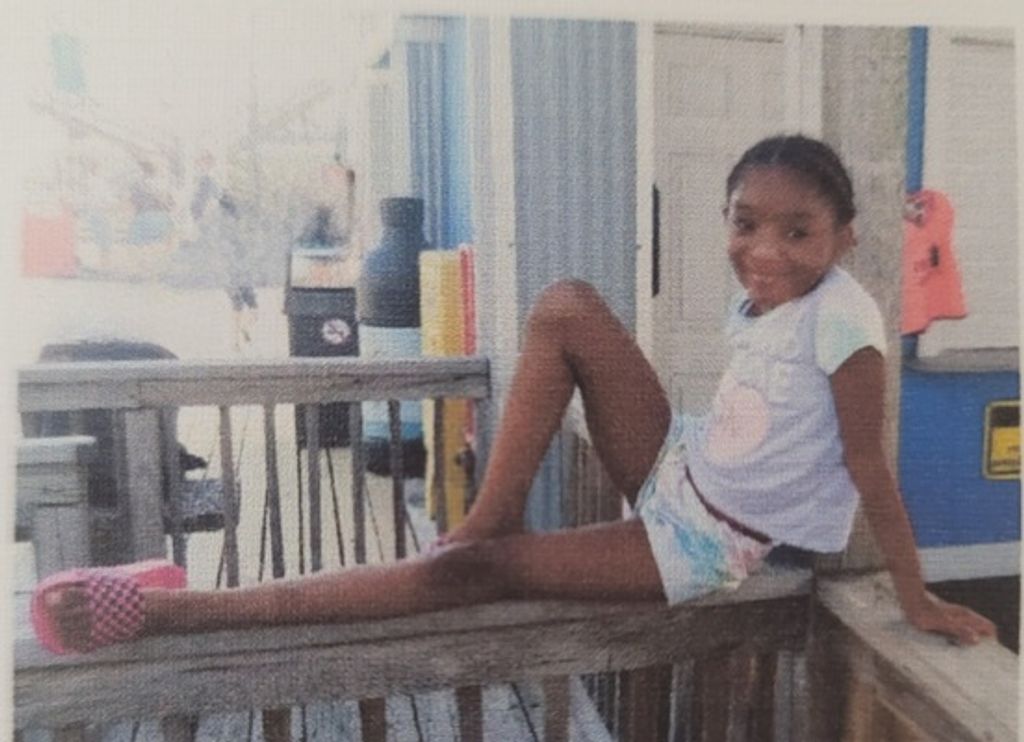 Larissa Muniz Profile Photo