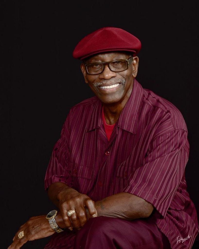 Dewight Lewis Short Profile Photo