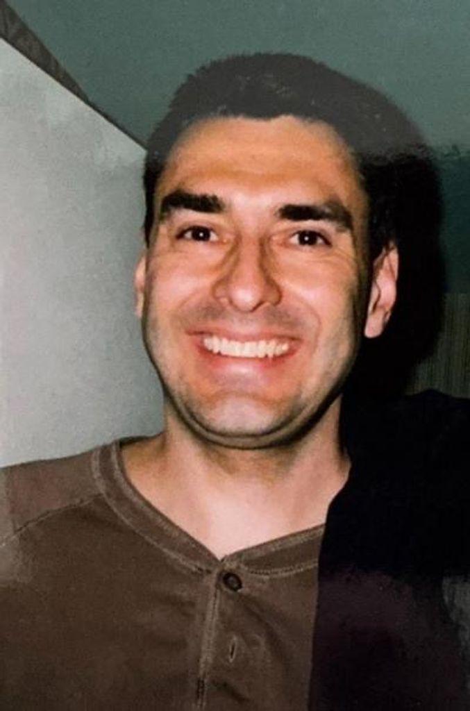 Robert Alex Tara Profile Photo