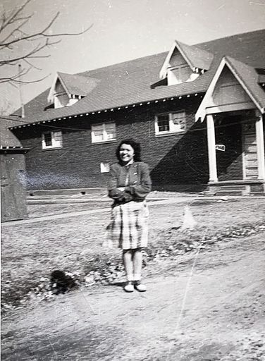 Mary Mills photo gallery thumbnail 27 of 103