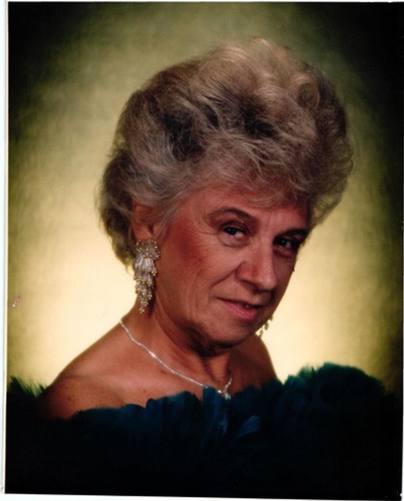 Evelyn Land Profile Photo