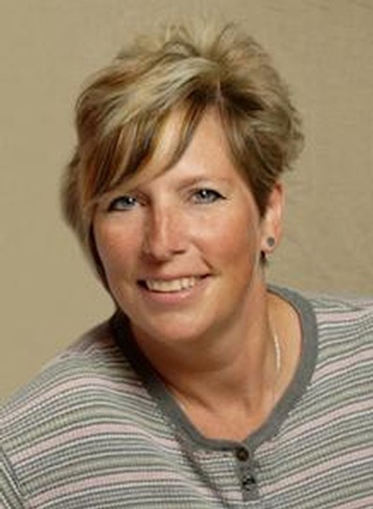 Amy Howes (Nee: Siekierzynski)