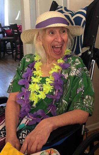 Yolanda C. Gonzalez photo gallery thumbnail 354 of 357
