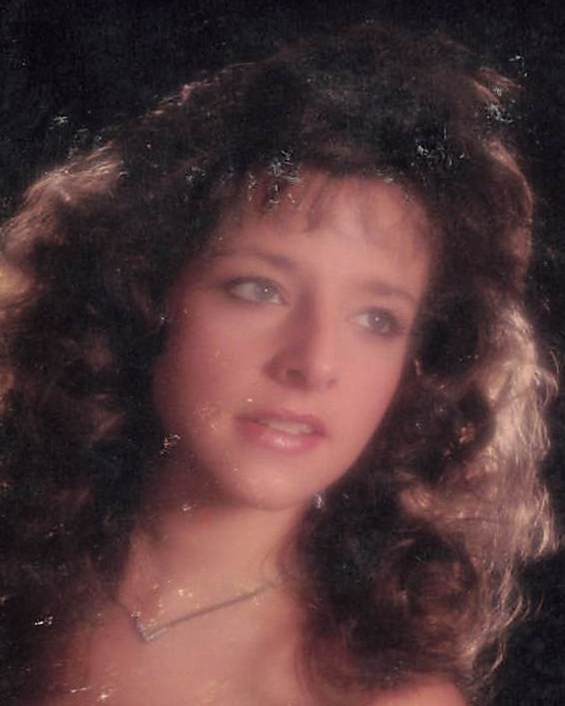 Ellen "Ellie" Helmstetter