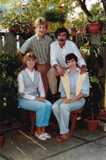 Linda Faye Lentz photo gallery thumbnail 19 of 44