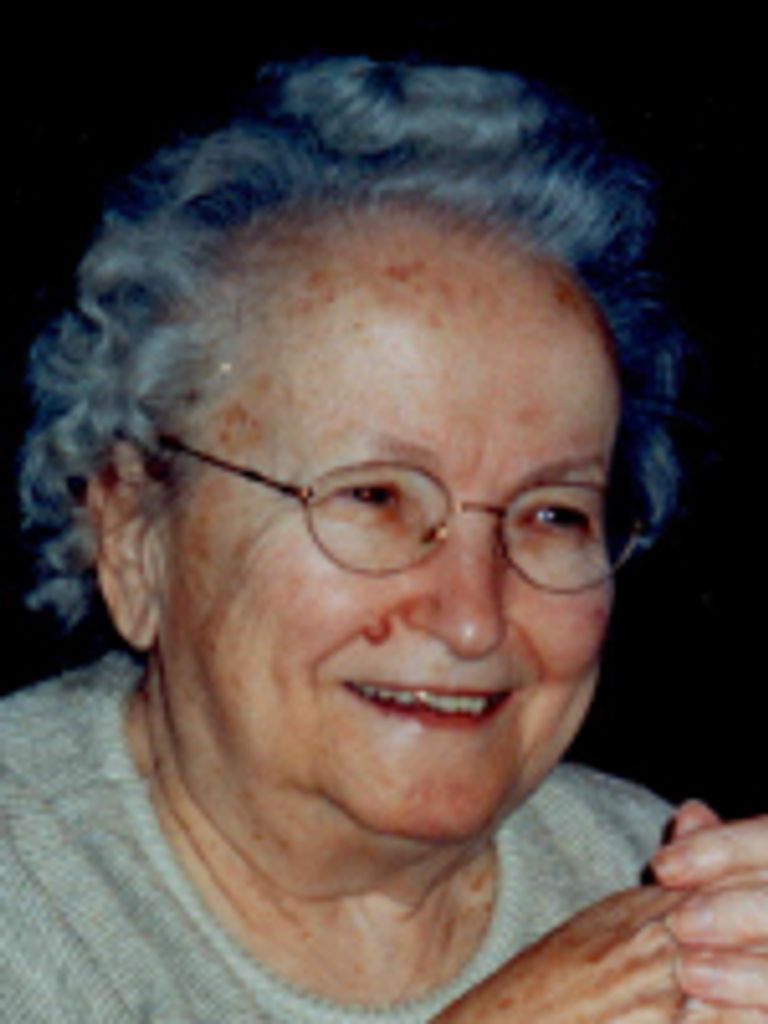 Lillian Linduska, Nee Szott