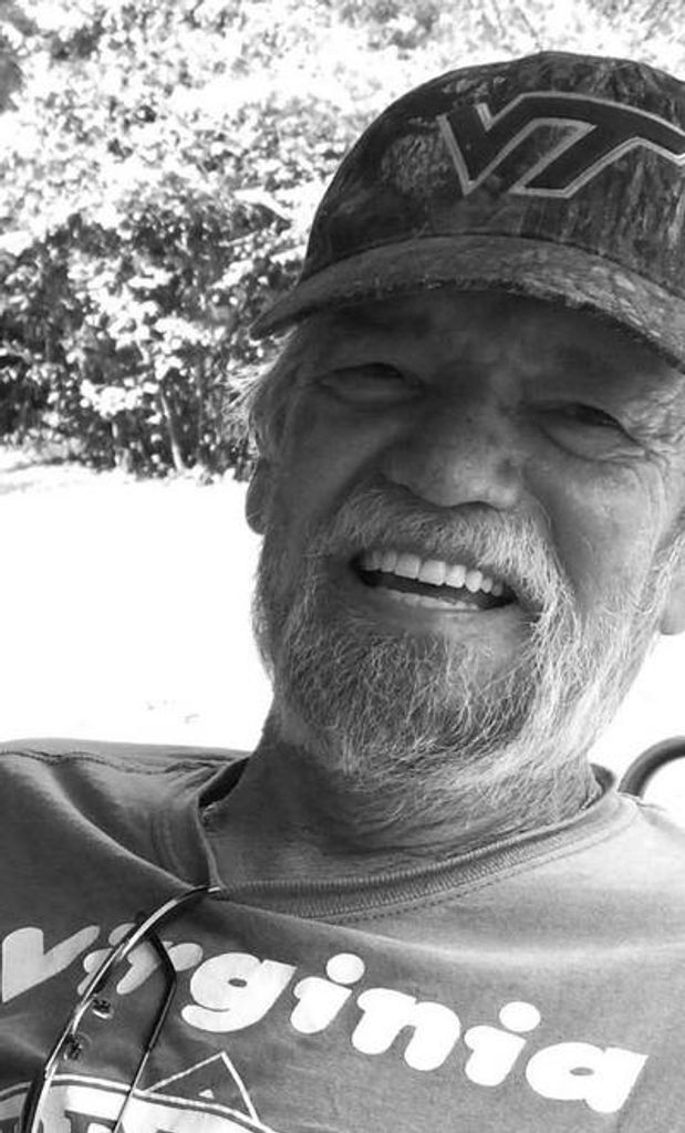 Johnny Lee Mills Profile Photo
