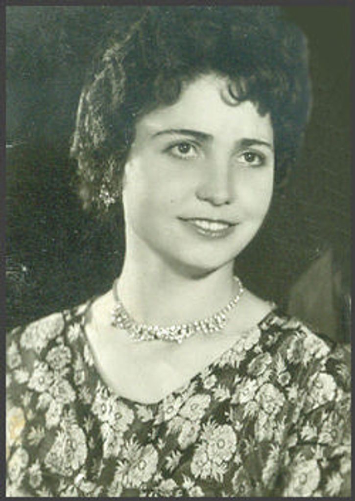 Chrysanthi Petropoulos Profile Photo