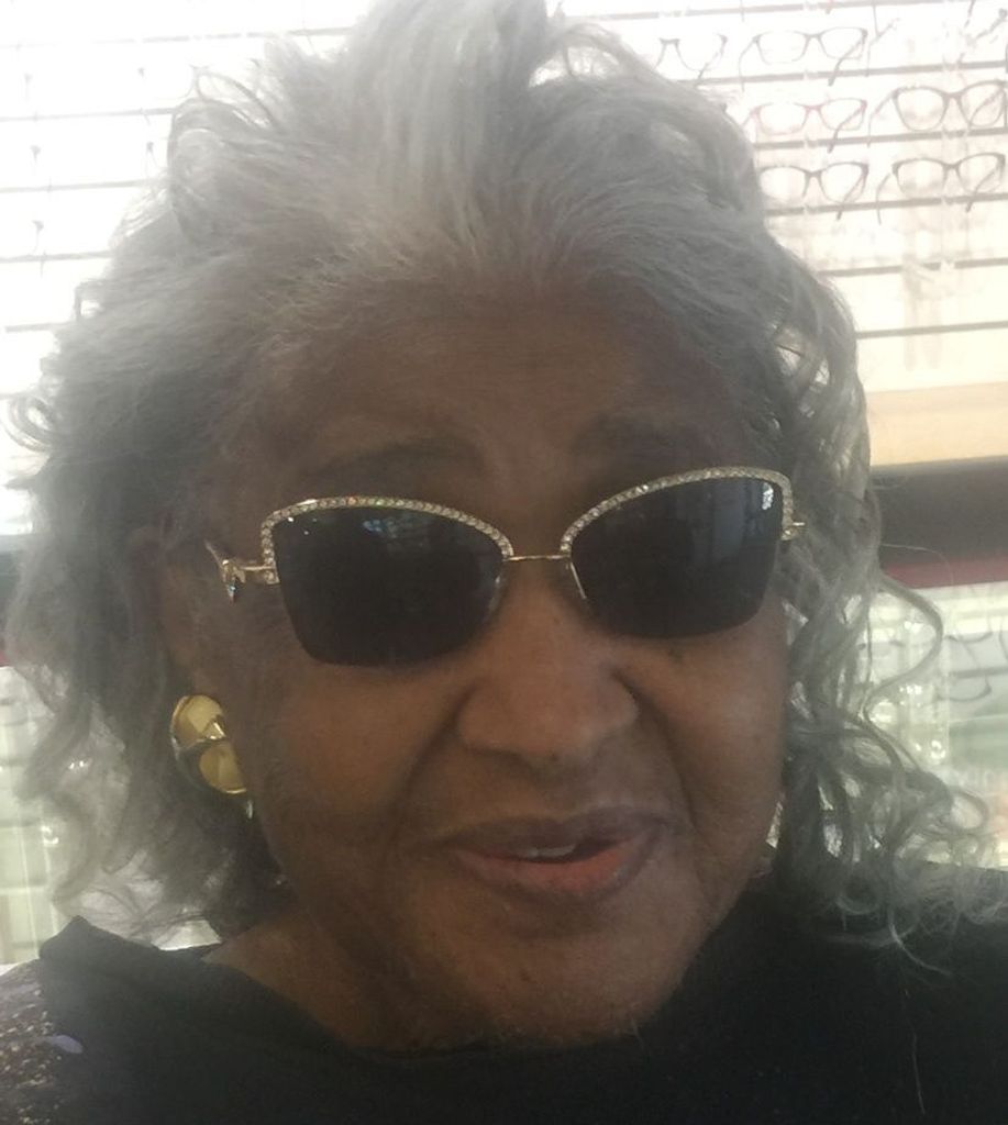 Annie Lourie Avant Profile Photo