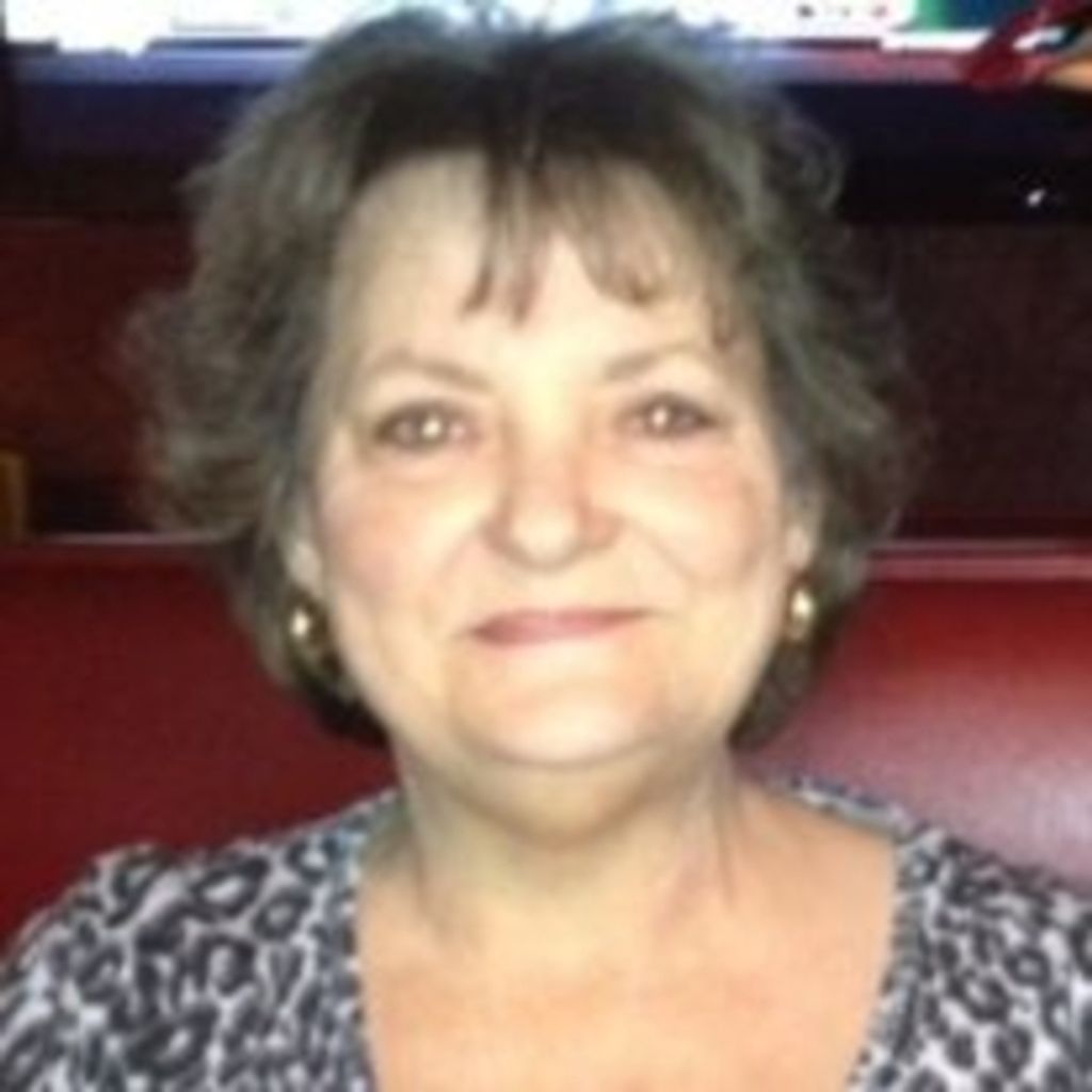 Clara Lindsay Profile Photo