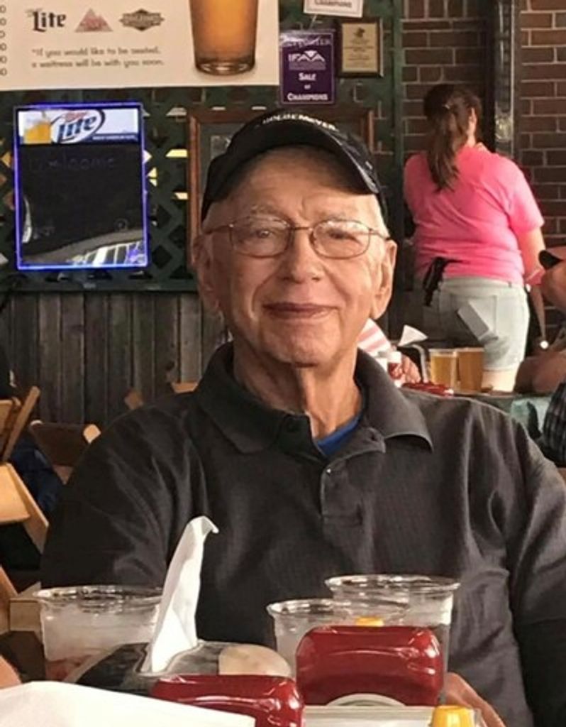 Wylie Dewan Busse Profile Photo