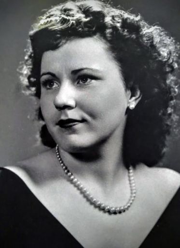 Eleanor Bruce photo gallery thumbnail 21 of 107