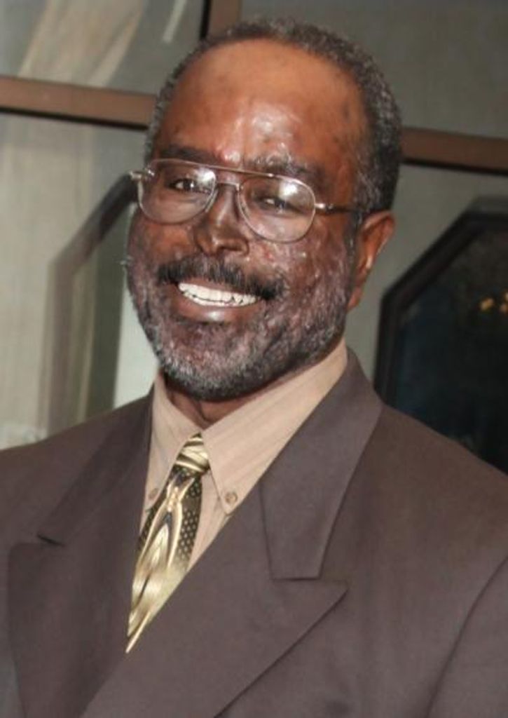 Derek V. Edwards Sr.