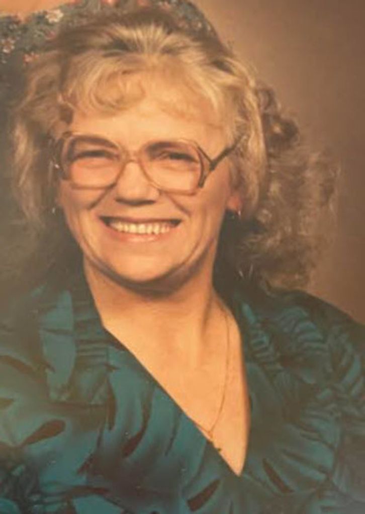 Elizabeth Vizi Szurovecz Profile Photo