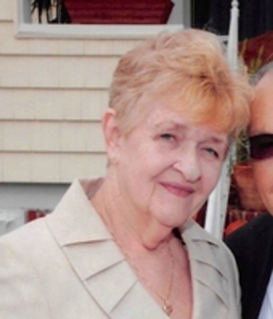 Carolyn Cecelia Lachnit (Russell)