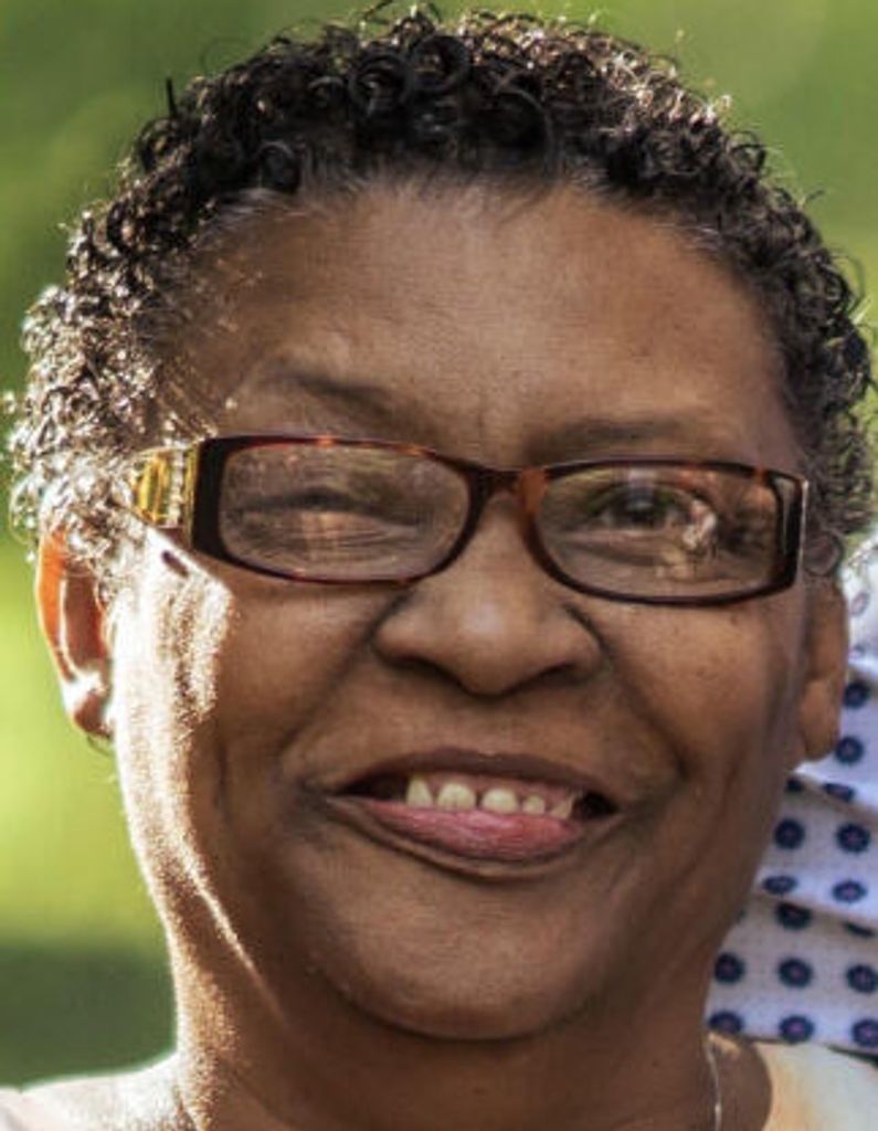 Lisa Yvette (Craddolph)  Stover