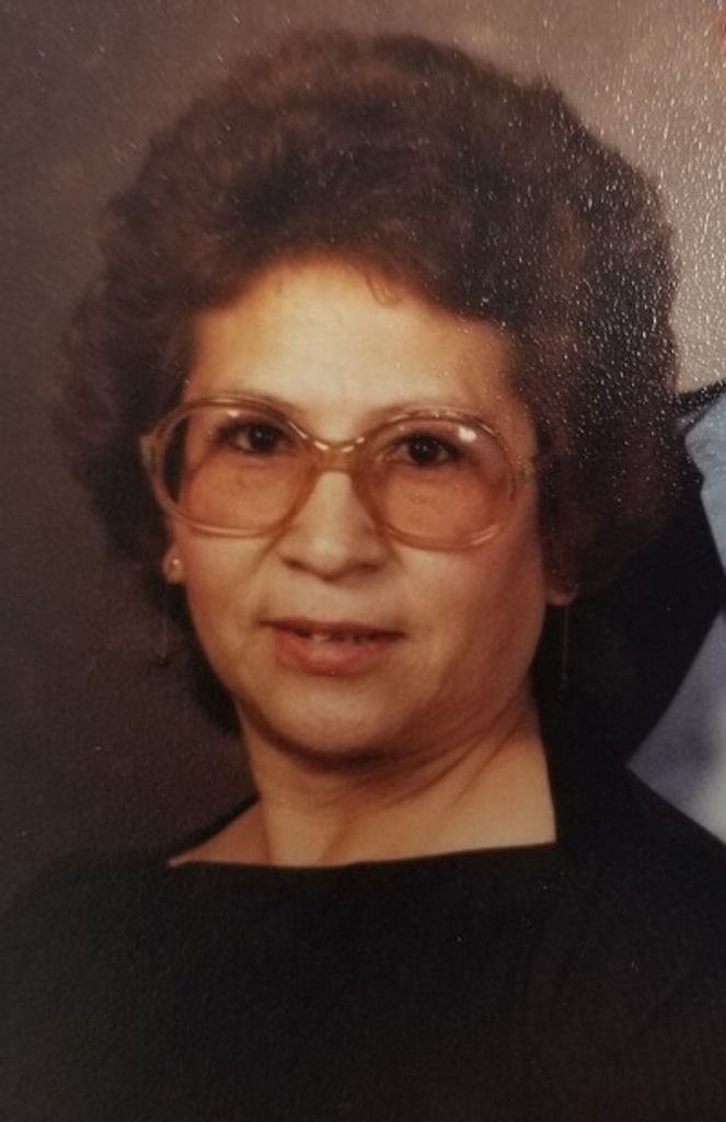 Esther Sisneros Profile Photo