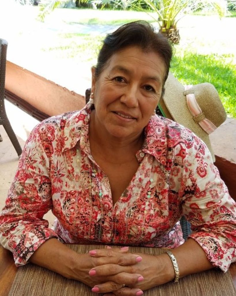 Rosa Elia Flores