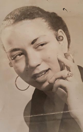 Alyce Hall Gilchrist photo gallery thumbnail 26 of 77