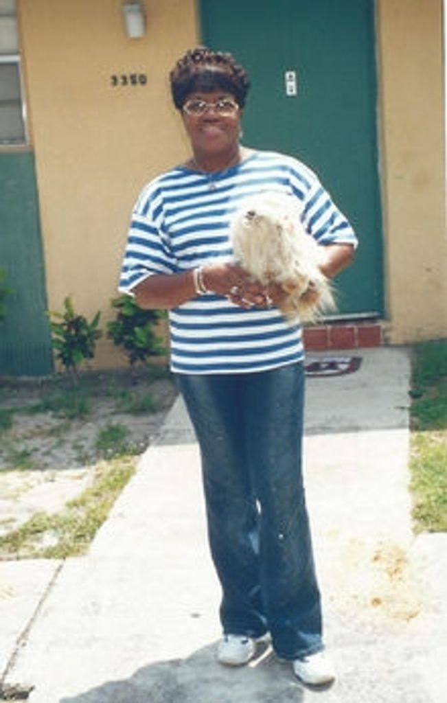 Ms Margaret Thomas