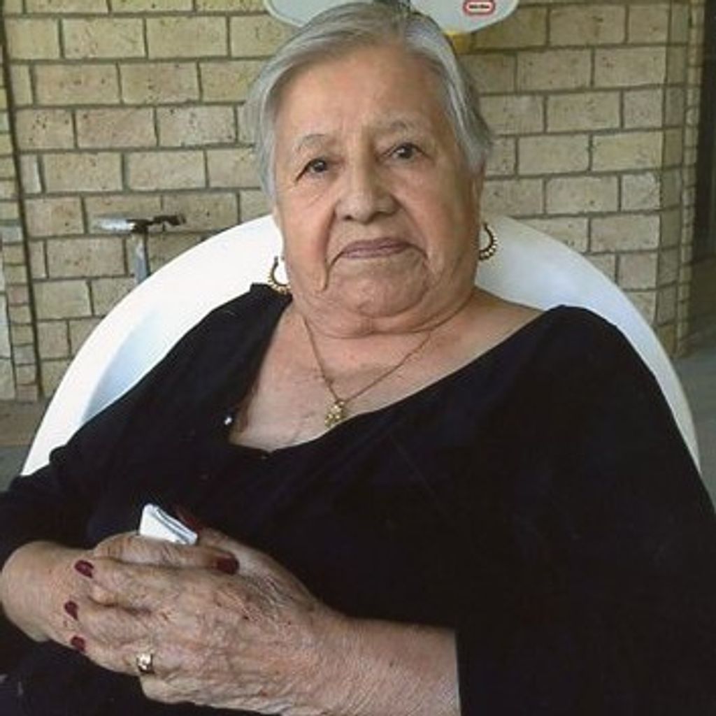 Evangelina R Urbina