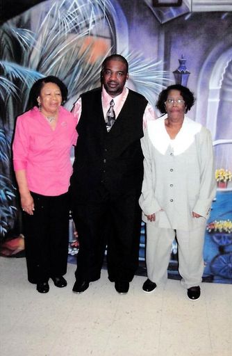 Earline Wilson photo gallery thumbnail 34 of 85